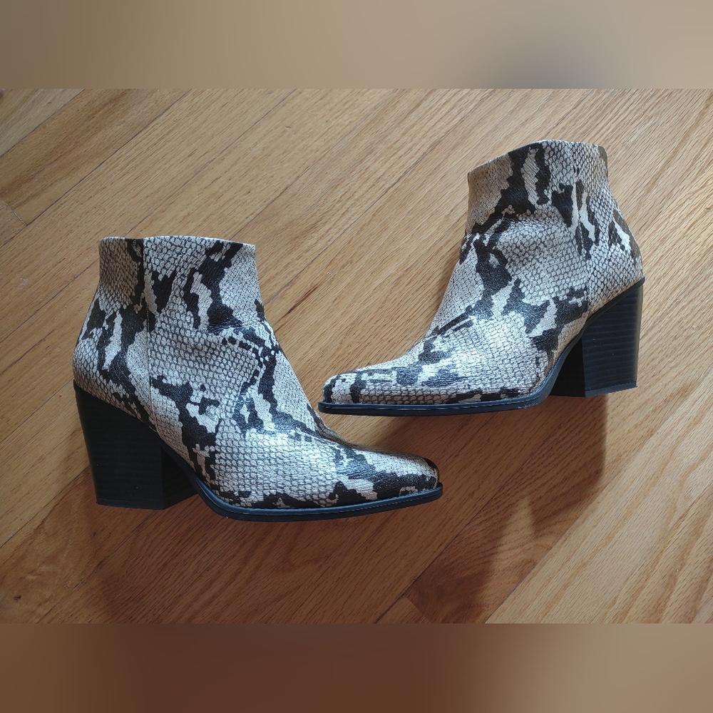 Like New Snakeskin Boots - Sz. 7.5
